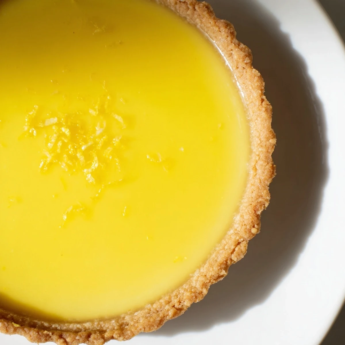 Freshly baked tart lemon, ready to be enjoyed with a sweet and tangy lemon flavor.